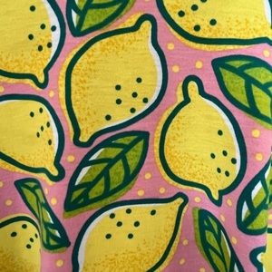 NWOT**LULAROE | Liv T Lemon Print | XL